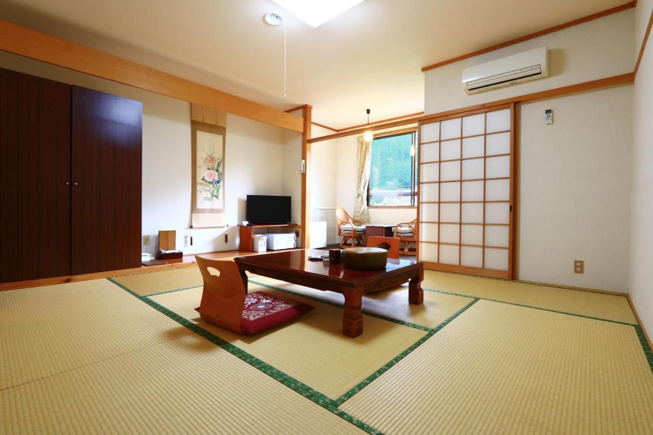 Hotel Kazuraya Miyoshi  Exterior foto