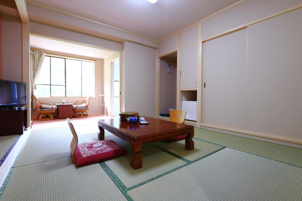 Hotel Kazuraya Miyoshi  Exterior foto